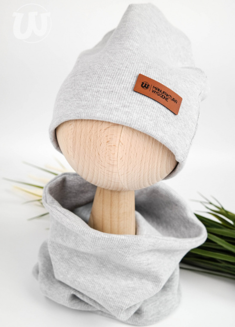 Czapka beanie z prążka z kominem - różne kolory Czapka beanie z prążka z kominem - różne kolory