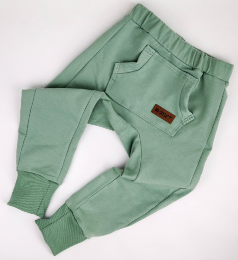 Baggy dziecięce z grubej dresówki: rozmiar 134 Baggy dziecięce z grubej dresówki: rozmiar 134