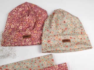 Czapka z prążka z kominem - kwiaty